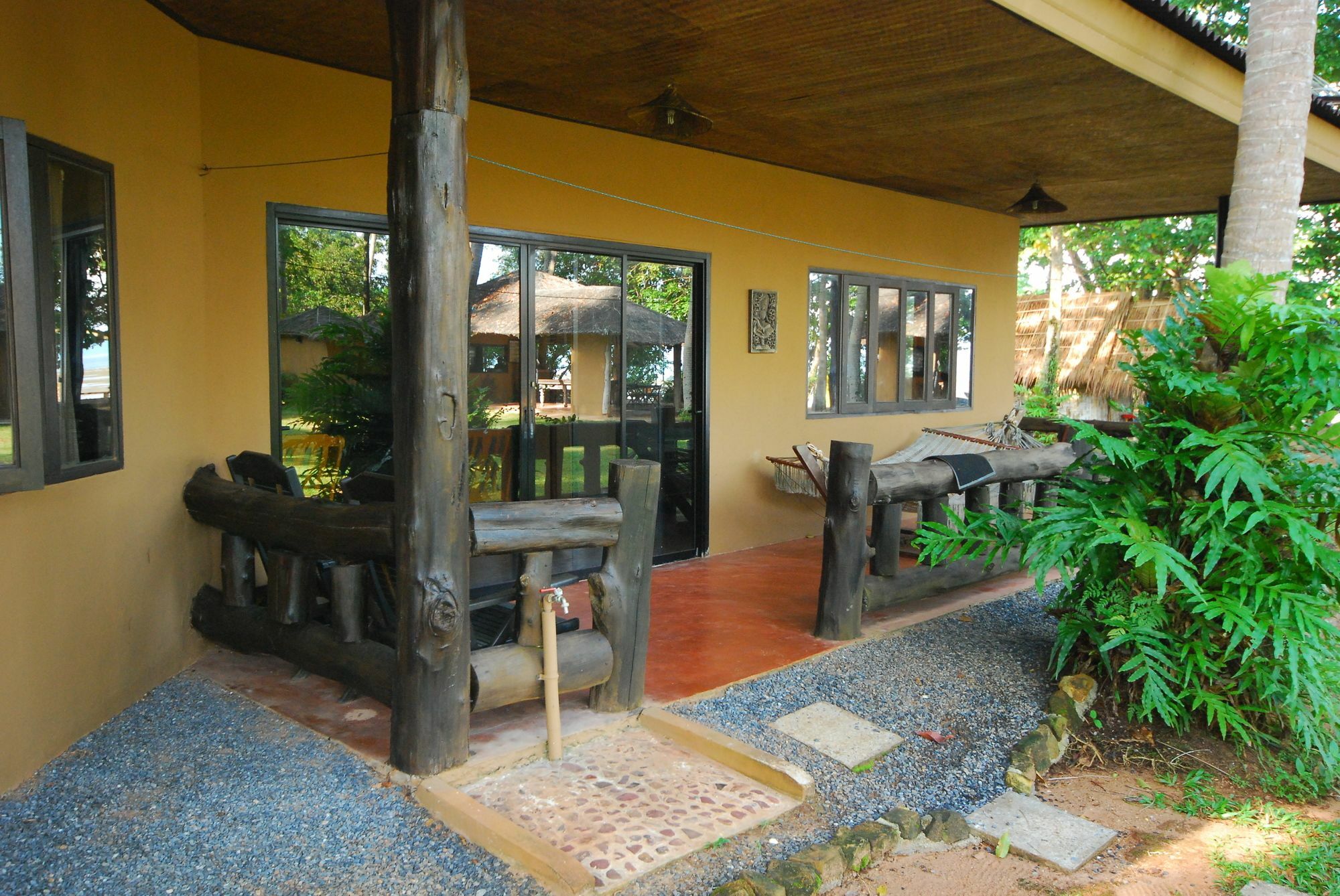 Melina Beach Front Bungalows Tha Lane Bay Екстер'єр фото
